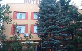 Семеен Хотел Фамилия